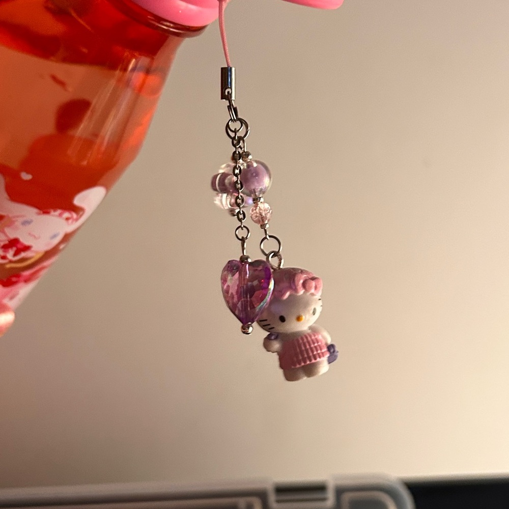 ☆Hello Kitty Charm☆ - Picture 3 of 3